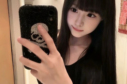 原来她早已结婚丈夫是国家一级演员如今定居上海被家人宠成宝