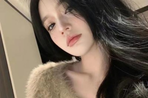 75岁的刘晓庆与网红王婆同台全程冷脸少互动被质疑是耍大牌！