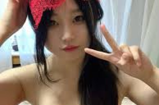江疏影39岁凭“脚毛”上热搜背后藏着内娱对中年女星最大的傲慢